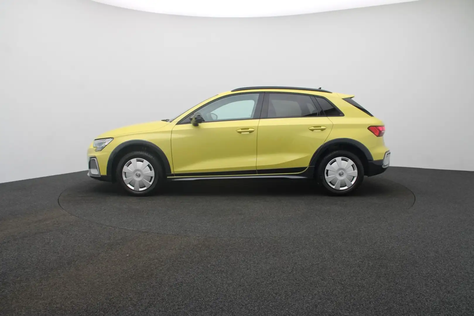 Audi A3 allstreet 35 TFSI S line Matrix Navi HuD Jaune - 2
