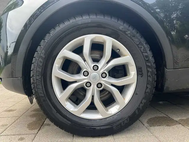Land Rover Discovery view 8