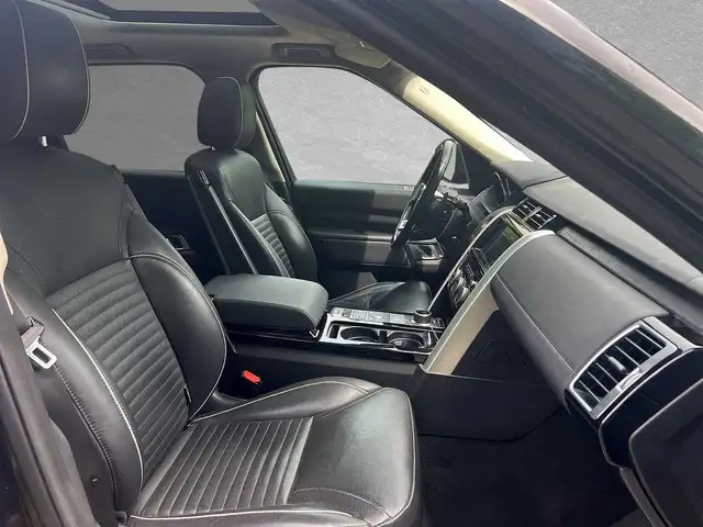 Land Rover Discovery view 4