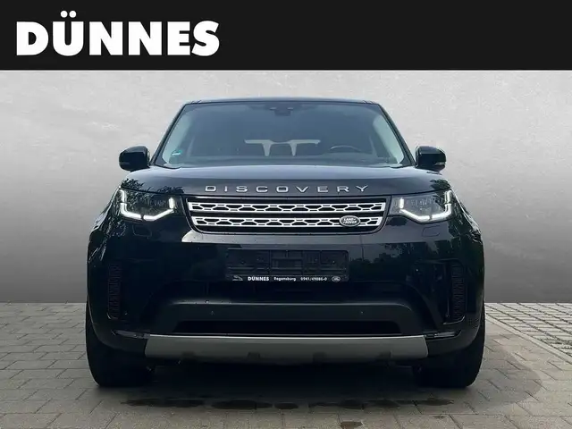 Land Rover Discovery view 3