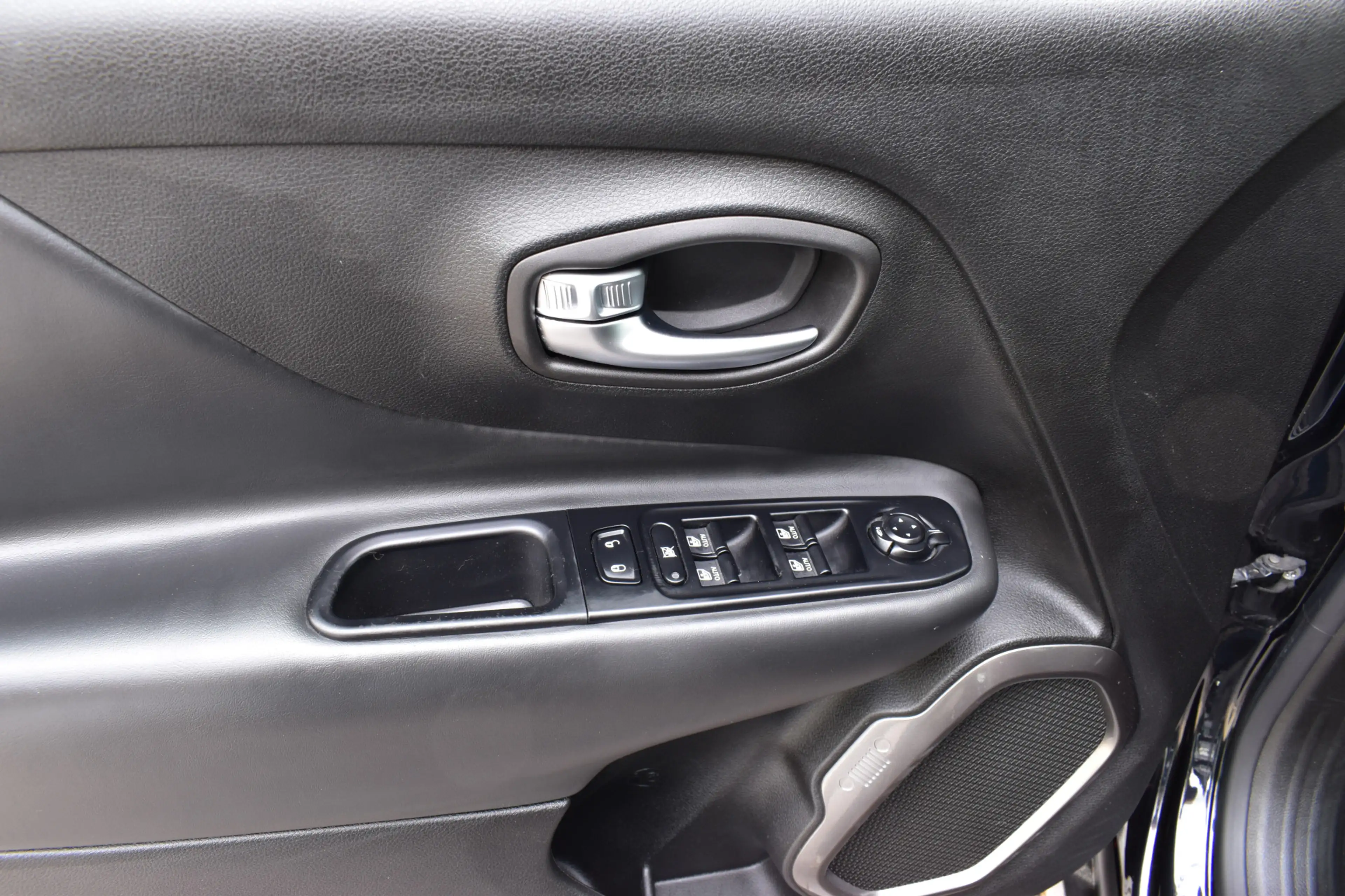 Jeep Renegade 1.3T DDCT S AUT. 59DKM! NIEUWSTAAT. — photo 26