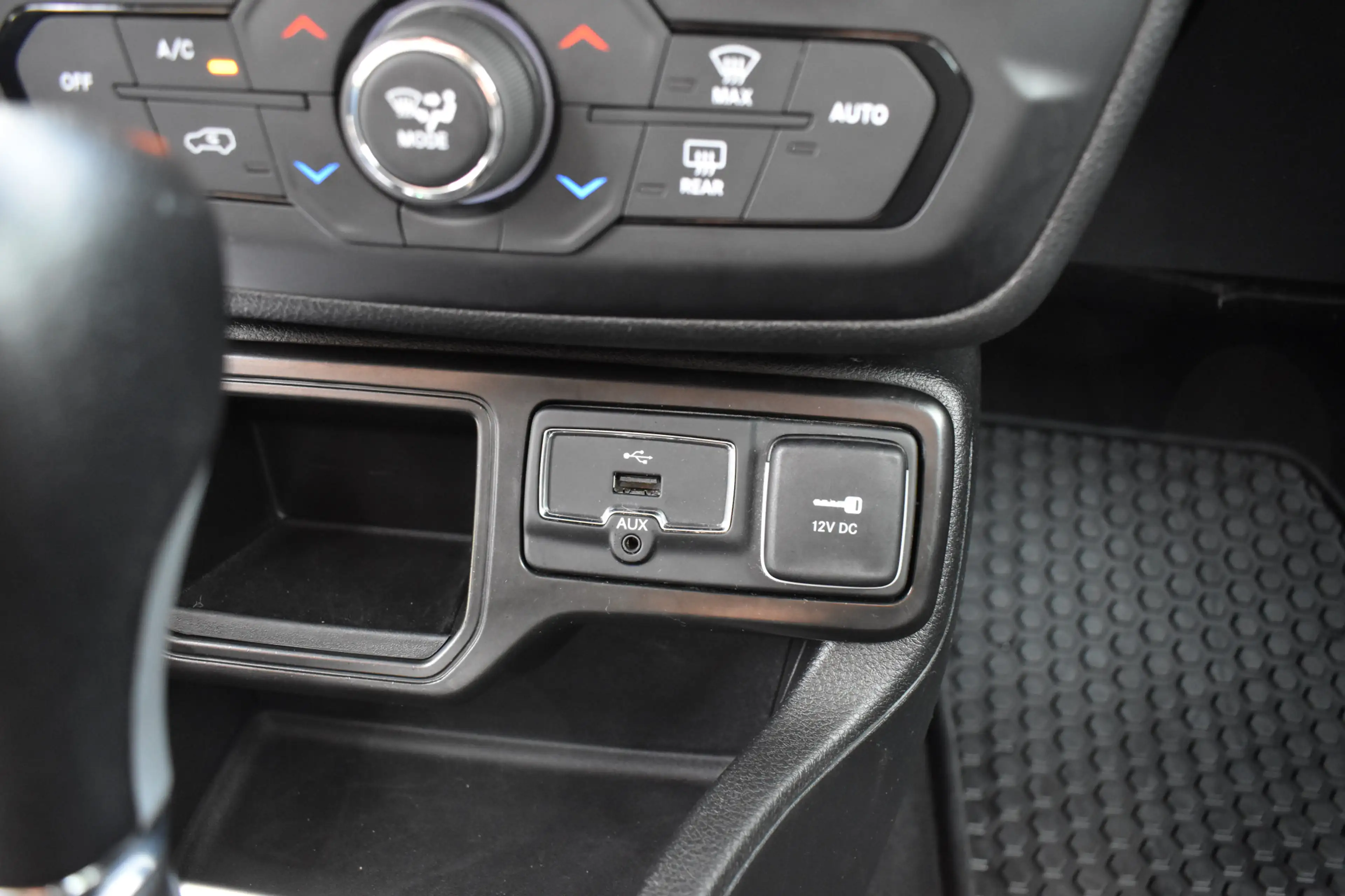 Jeep Renegade 1.3T DDCT S AUT. 59DKM! NIEUWSTAAT. — photo 12
