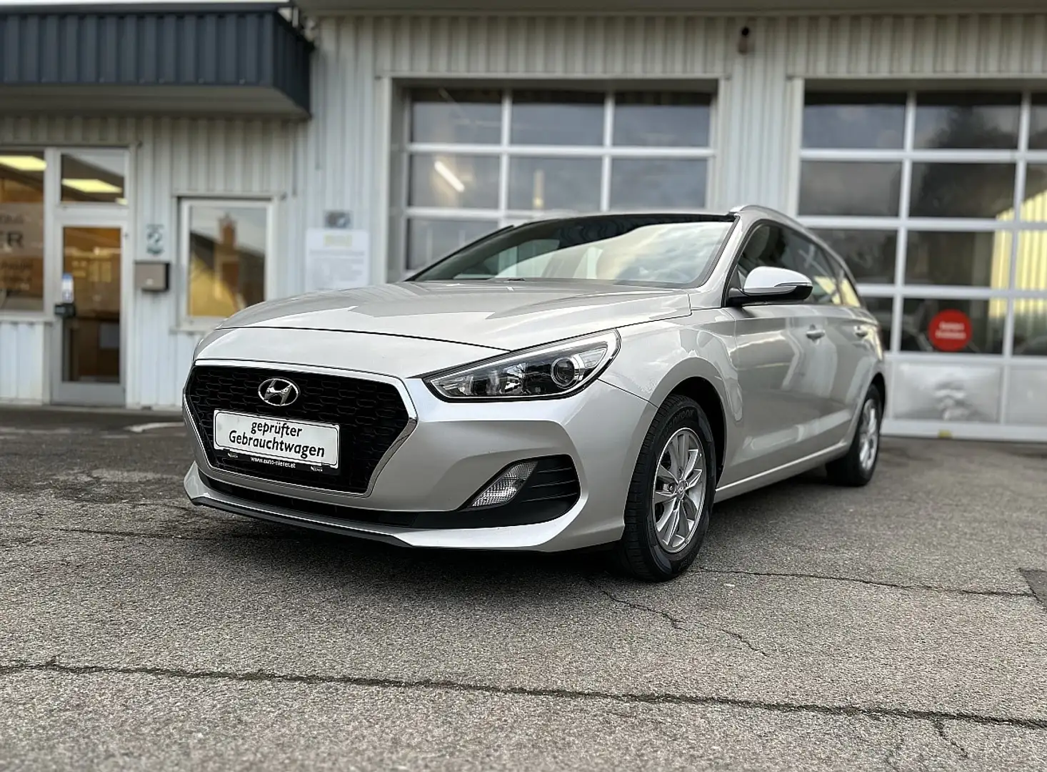 Hyundai i30 CW 1,4 MPI Click Silber - 1