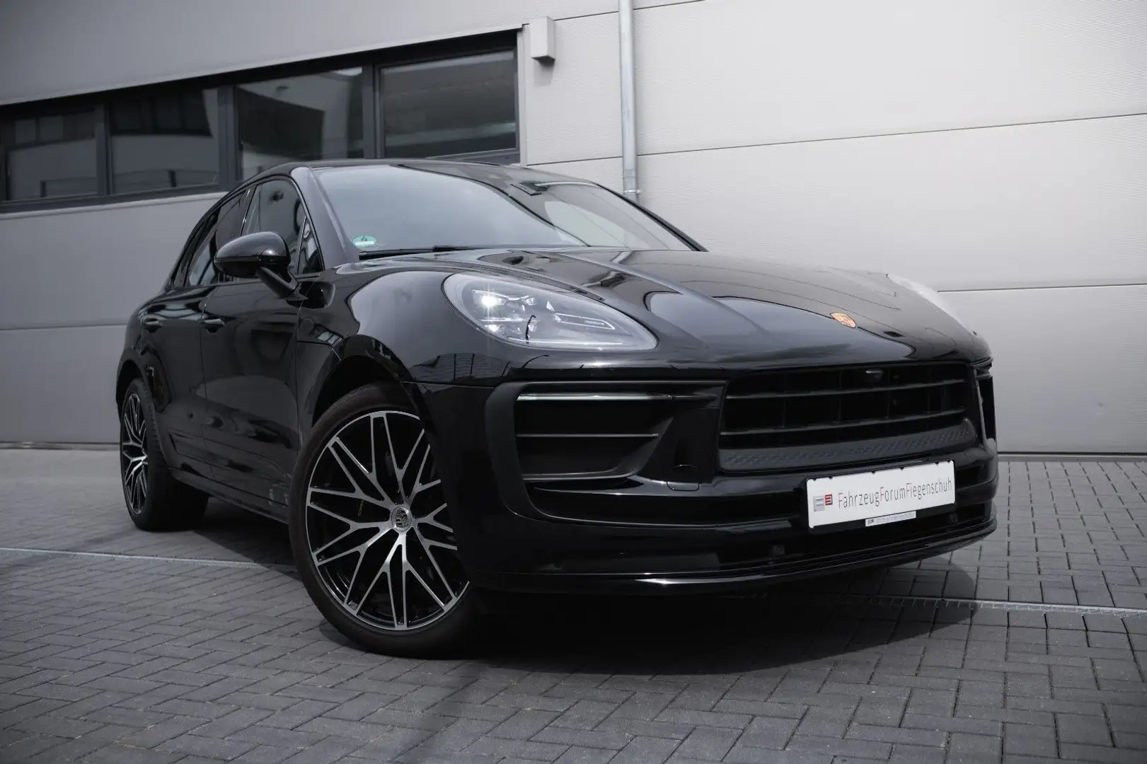 Porsche Macan T-21 Zoll - el. Sitz m. Memory-Pano-360Kam Schwarz - 2