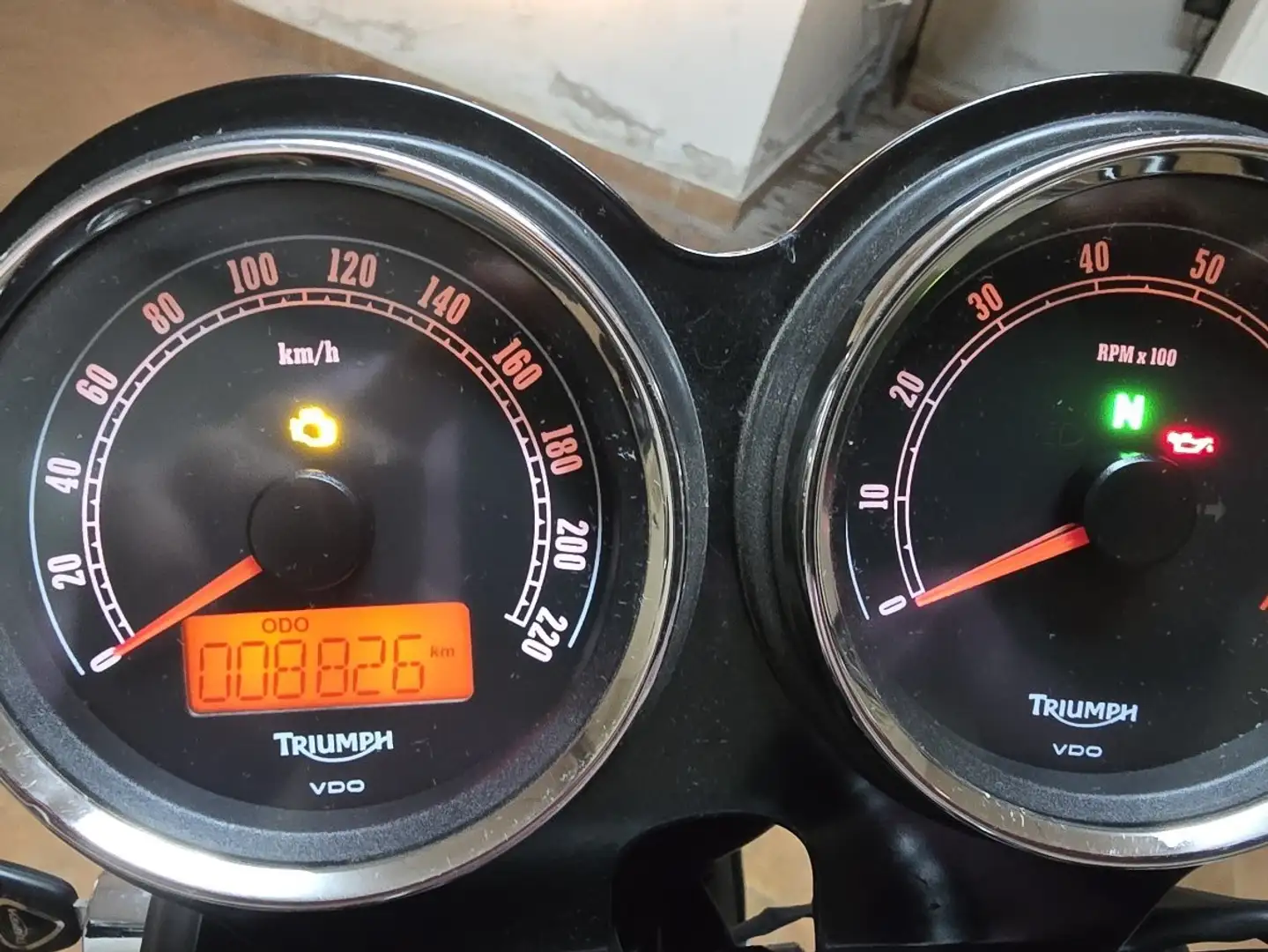 Triumph Bonneville T100 Fekete - 2