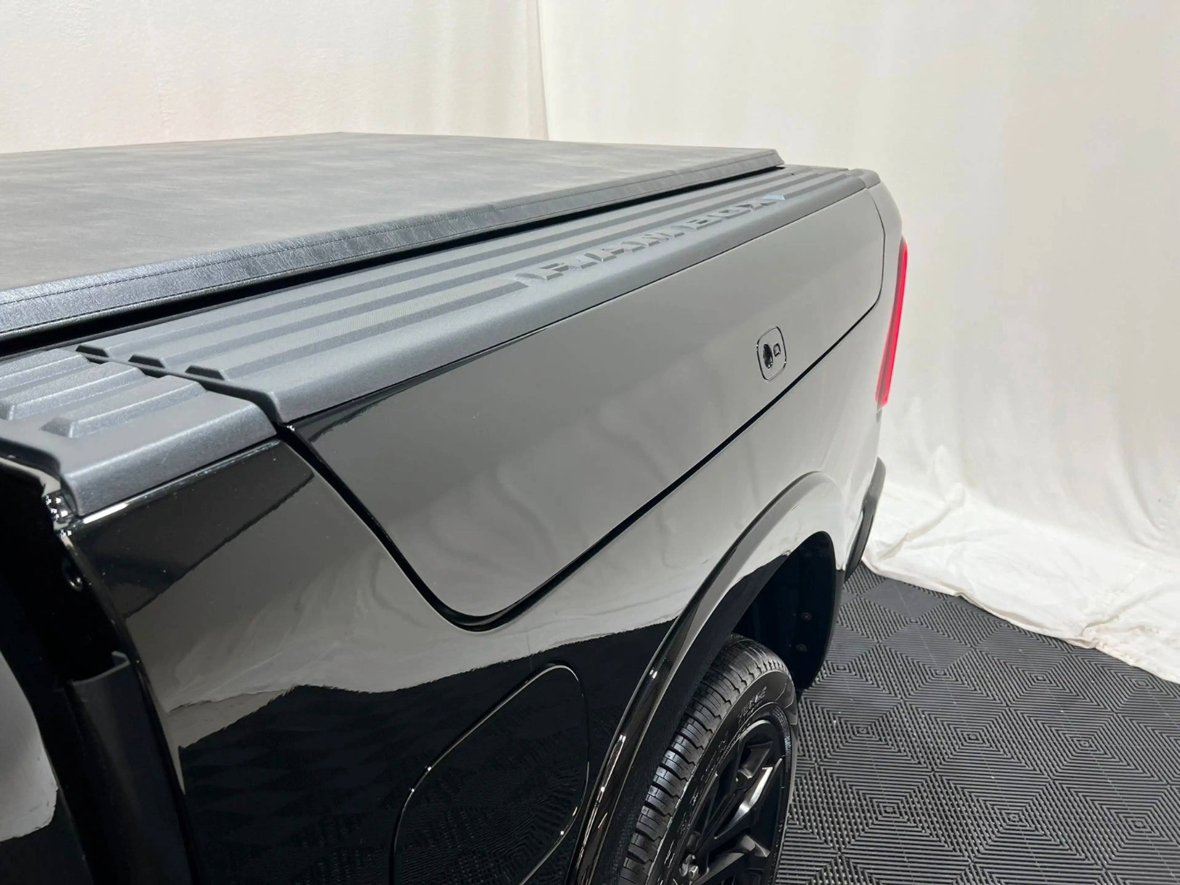 Dodge RAM 1500 Limited Night  5,7L V8 HEMI / MFT — photo 11