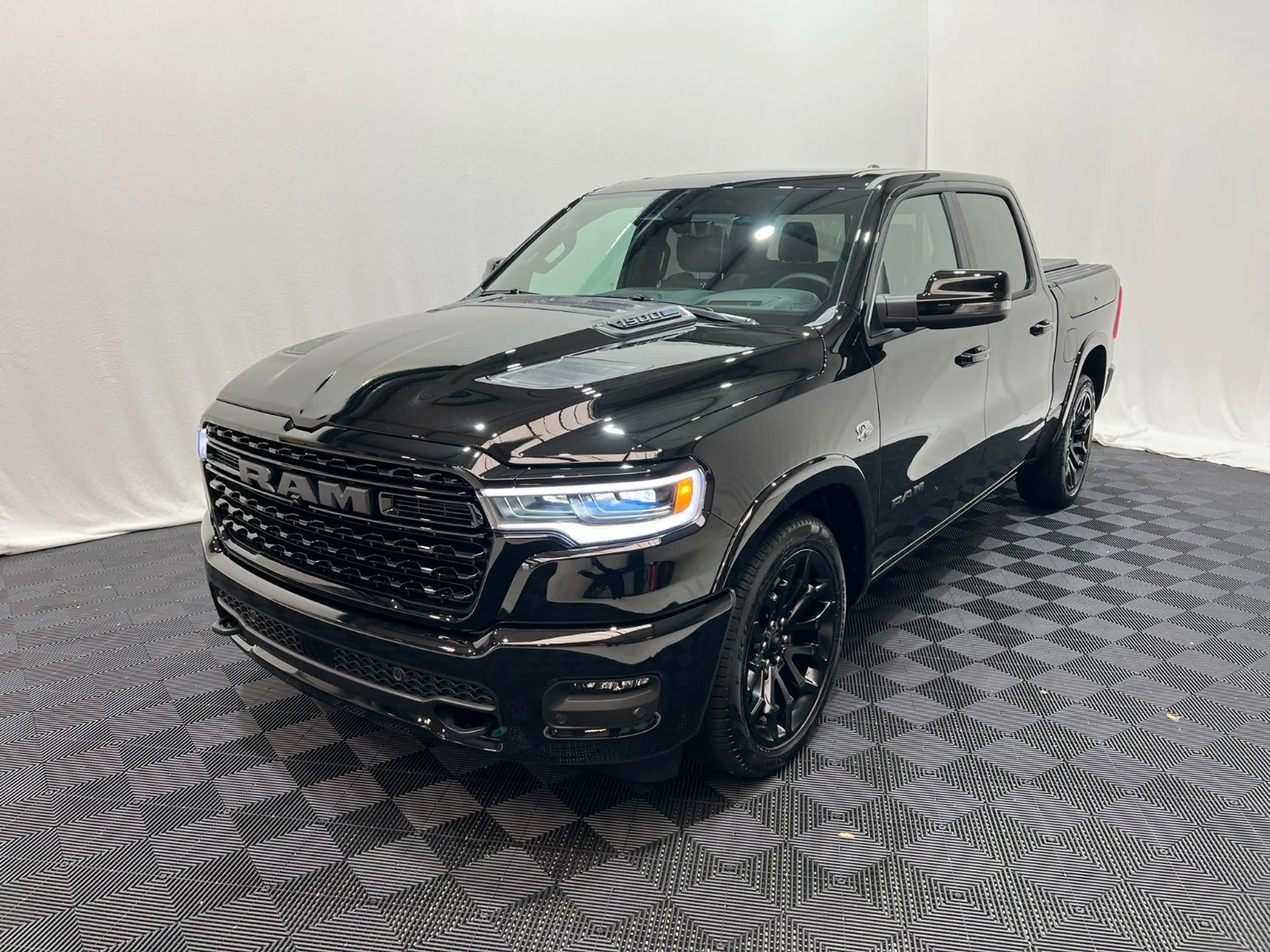 Dodge RAM 1500 Limited Night  5,7L V8 HEMI / MFT — photo 2
