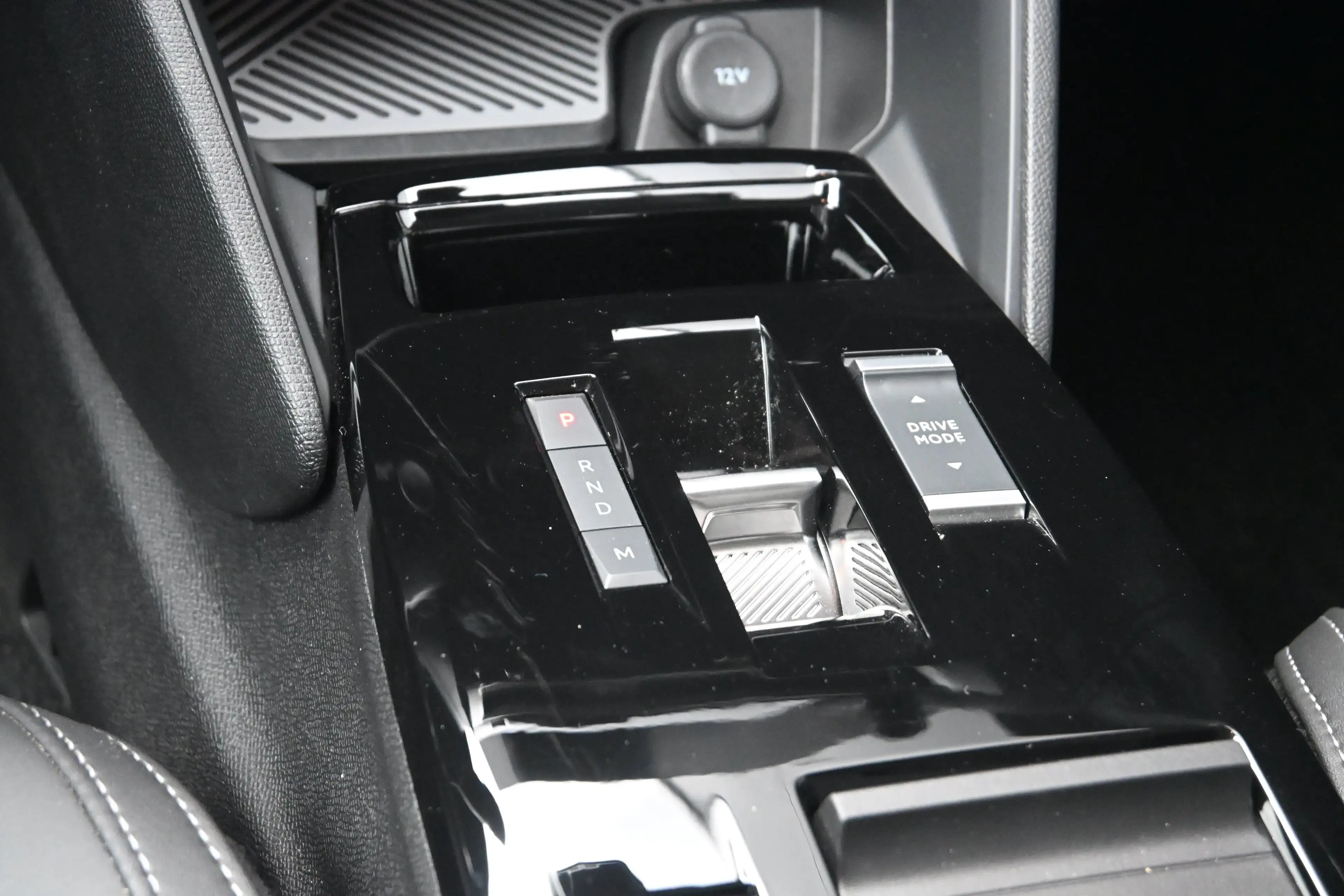 Citroen C4 1.2 Hybrid 136 Max | Adaptive Cruise Control | HUD — photo 17