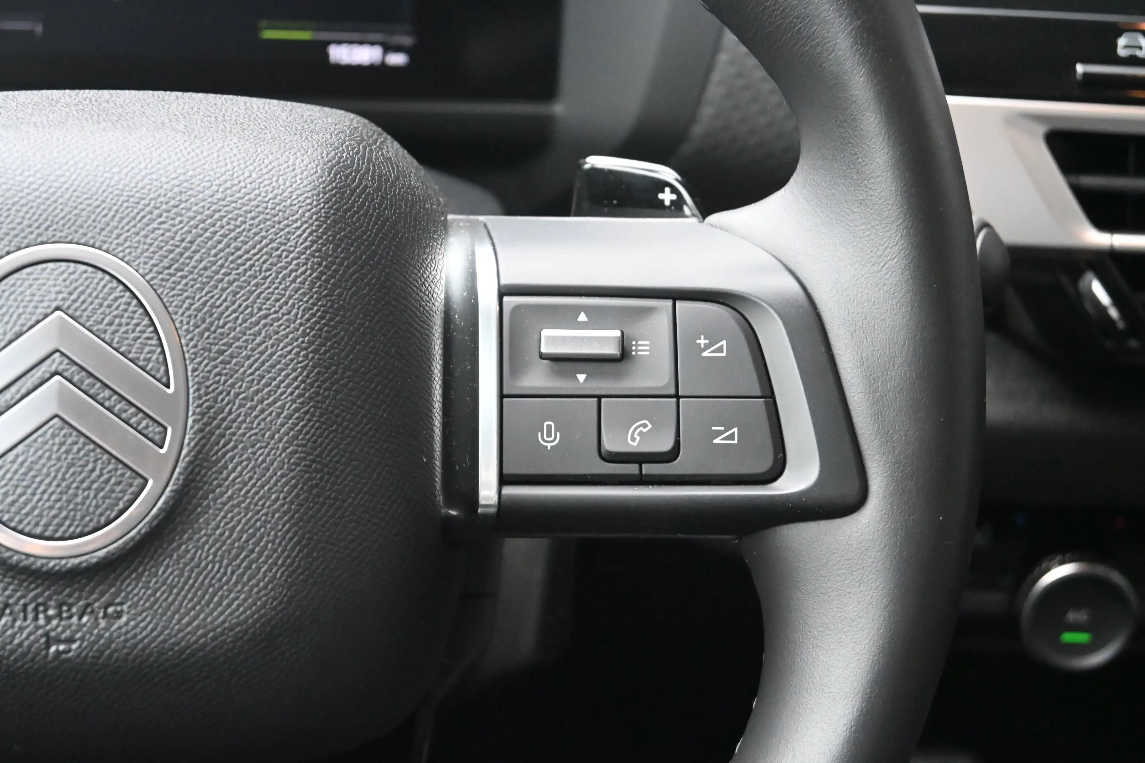 Citroen C4 1.2 Hybrid 136 Max | Adaptive Cruise Control | HUD — photo 13