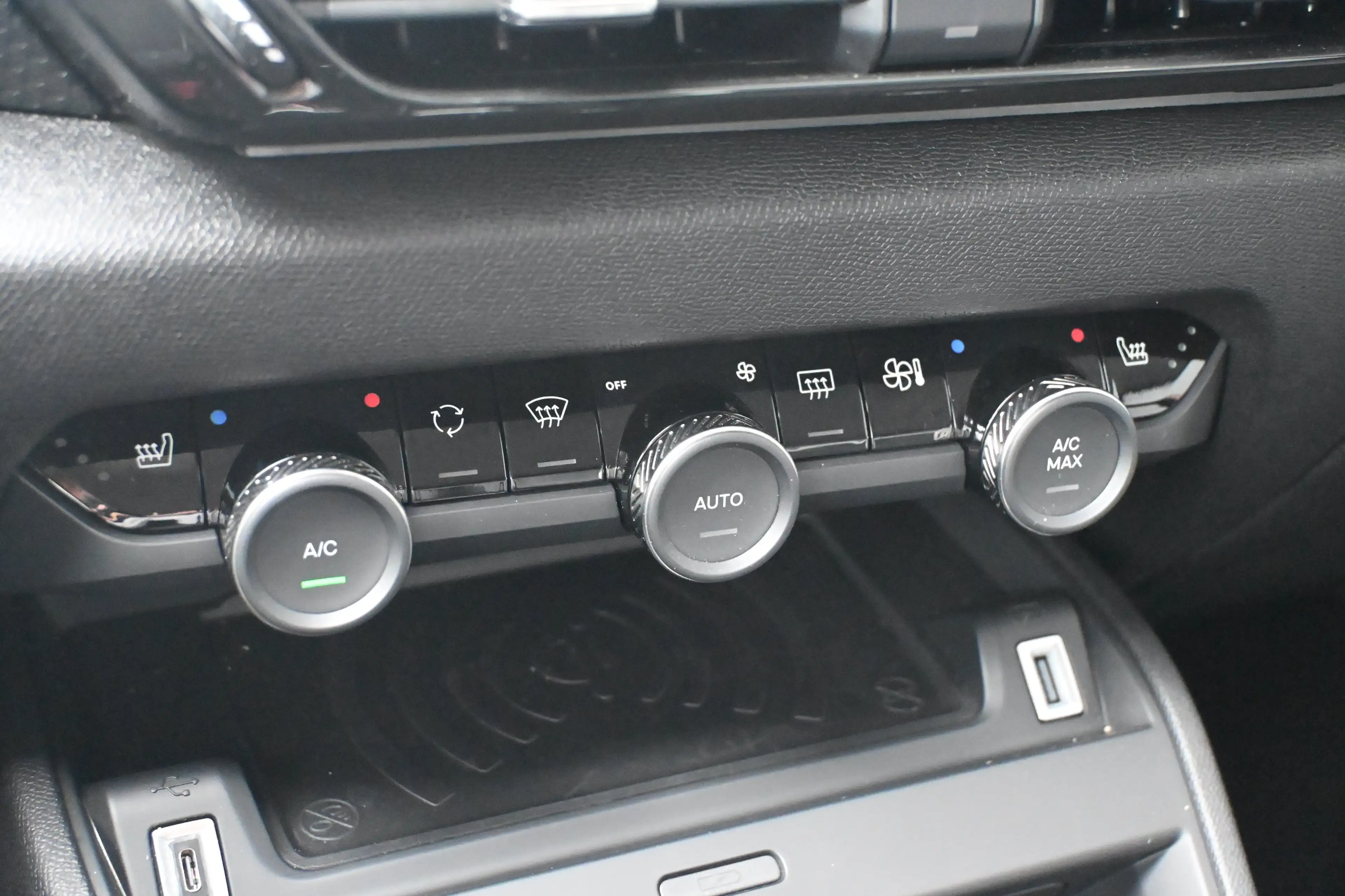 Citroen C4 1.2 Hybrid 136 Max | Adaptive Cruise Control | HUD — photo 19