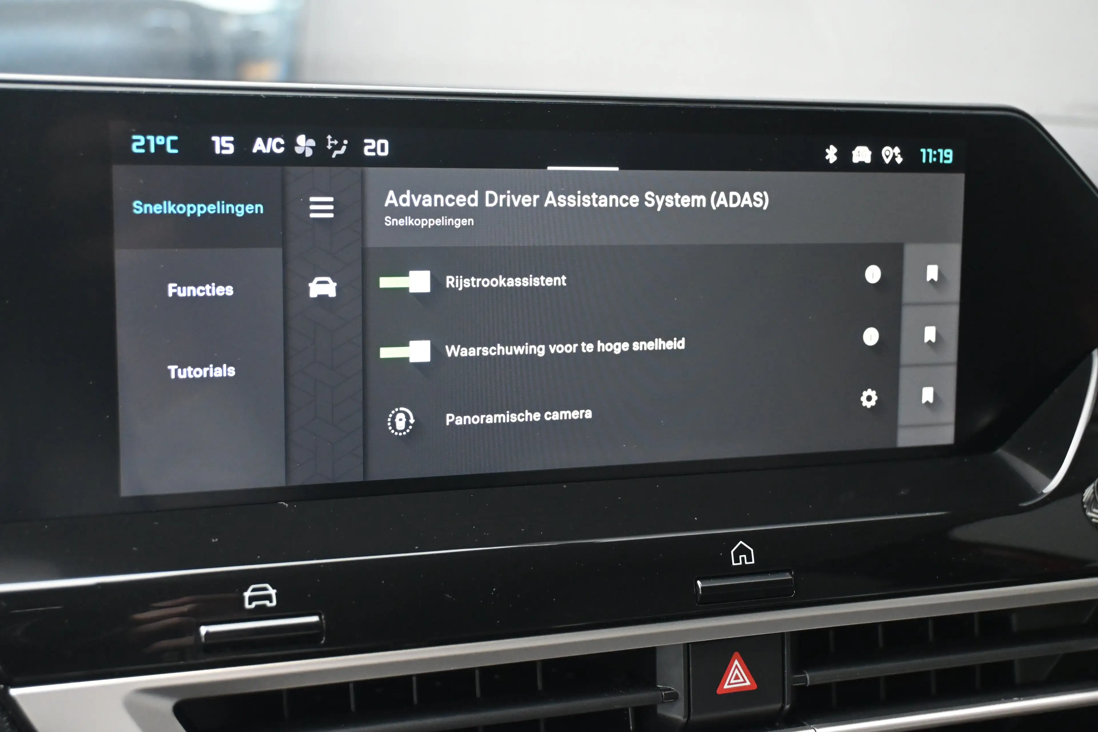 Citroen C4 1.2 Hybrid 136 Max | Adaptive Cruise Control | HUD — photo 25