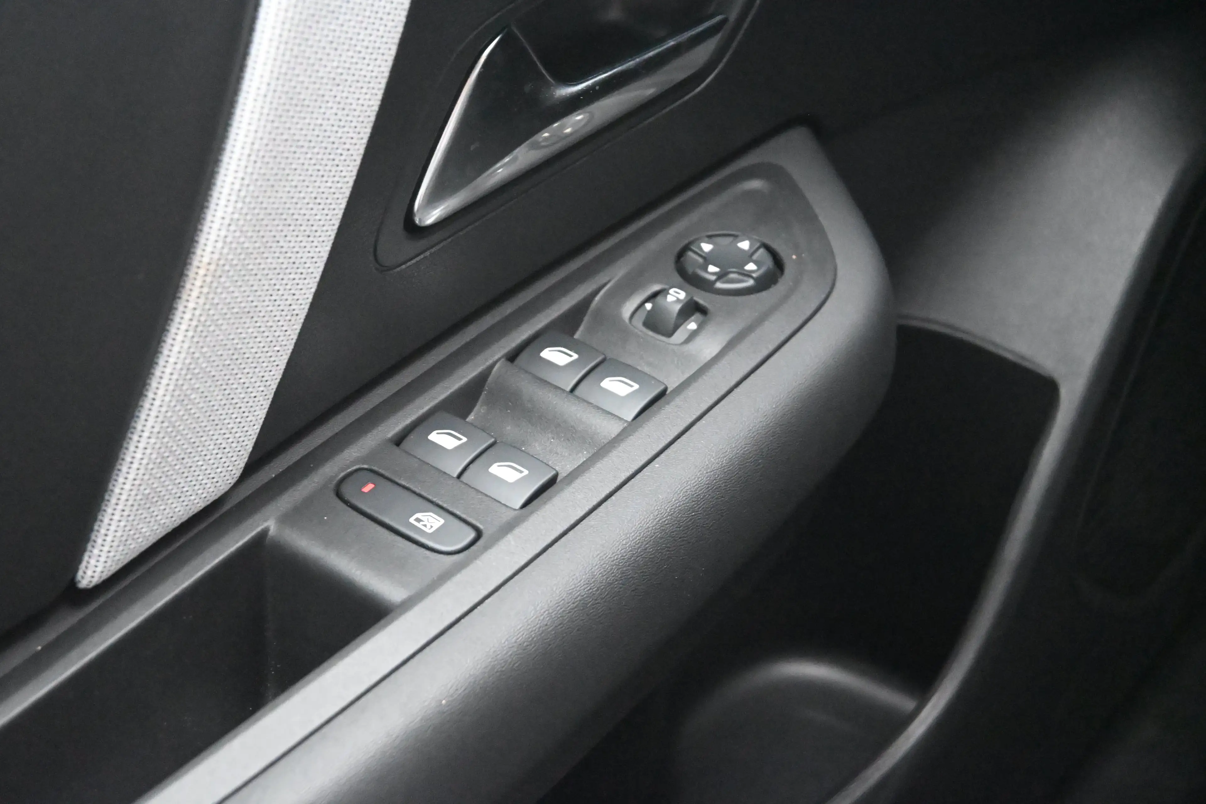 Citroen C4 1.2 Hybrid 136 Max | Adaptive Cruise Control | HUD — photo 14