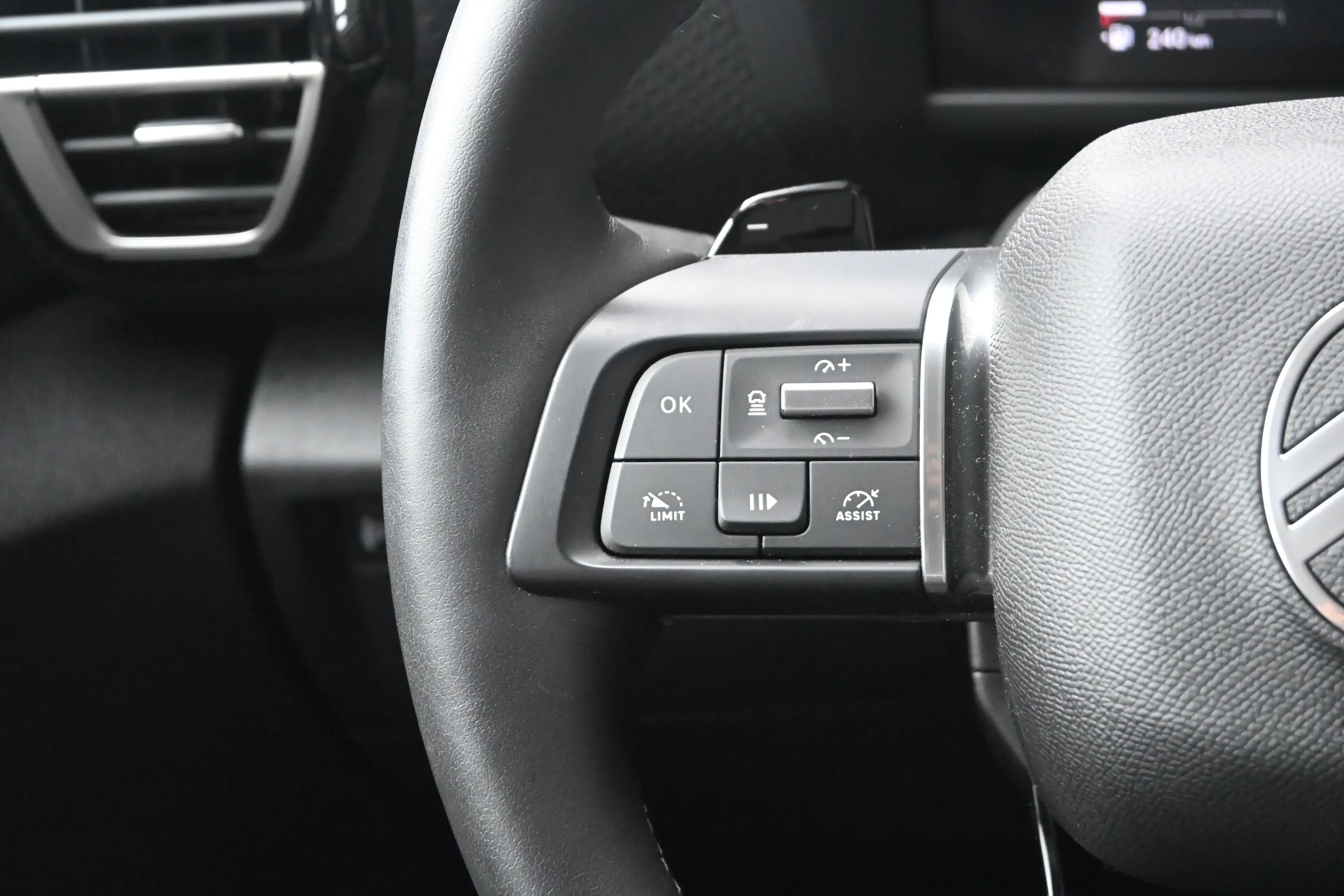 Citroen C4 1.2 Hybrid 136 Max | Adaptive Cruise Control | HUD — photo 12
