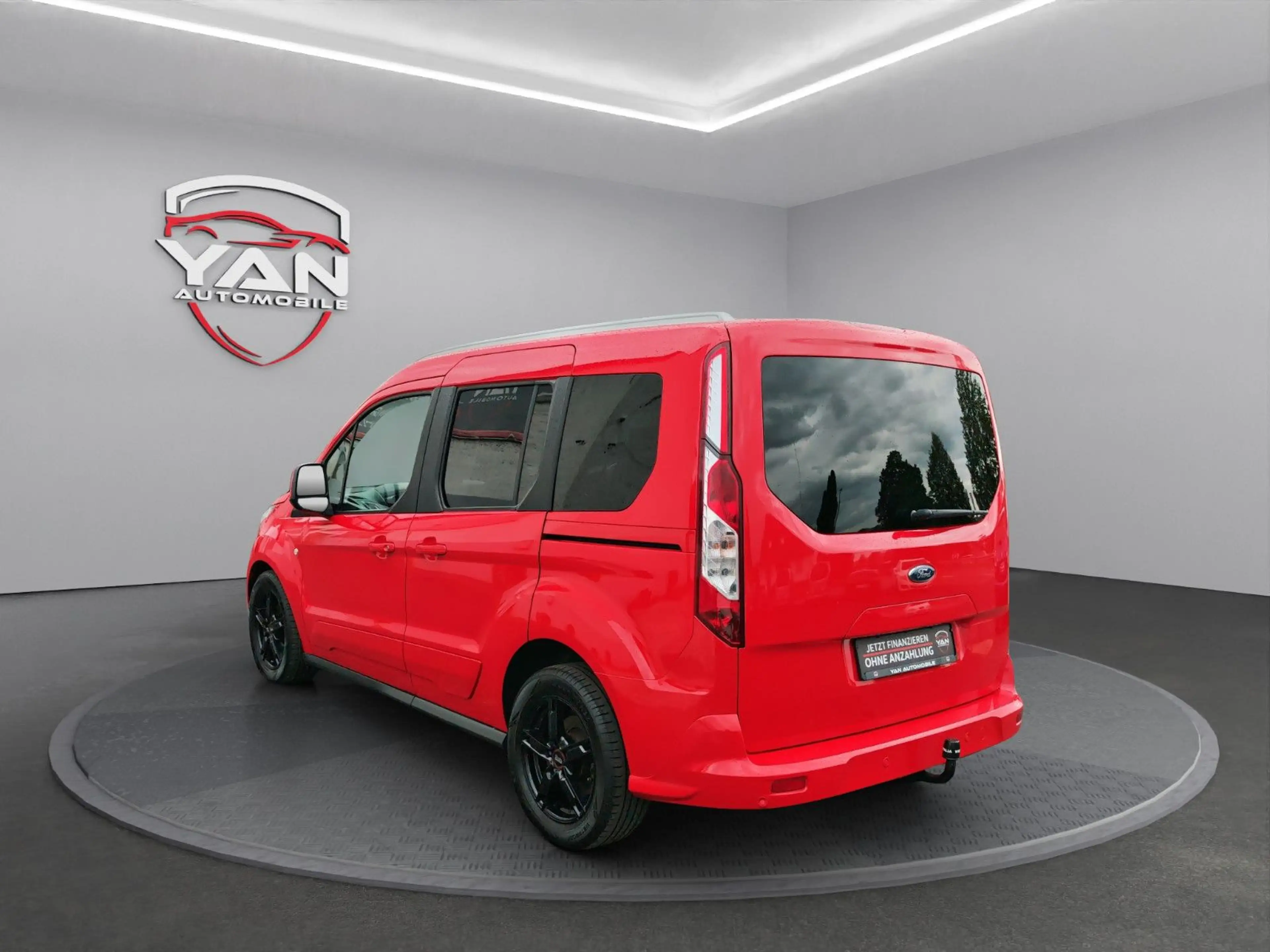 Ford Tourneo Connect Tourneo 1.5D Titanium*AHK*Panorama*Tempomat* — photo 8