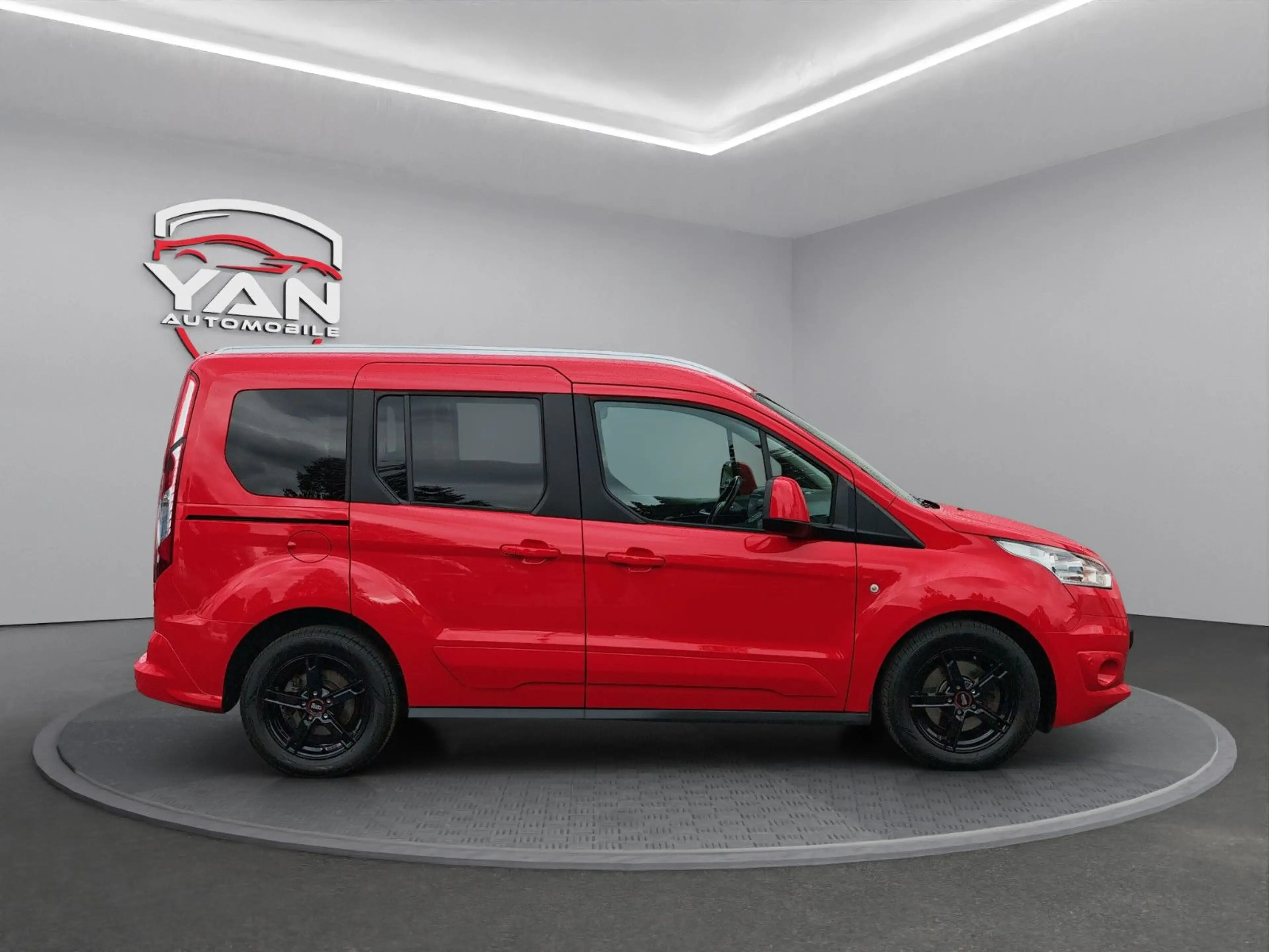 Ford Tourneo Connect Tourneo 1.5D Titanium*AHK*Panorama*Tempomat* — photo 5