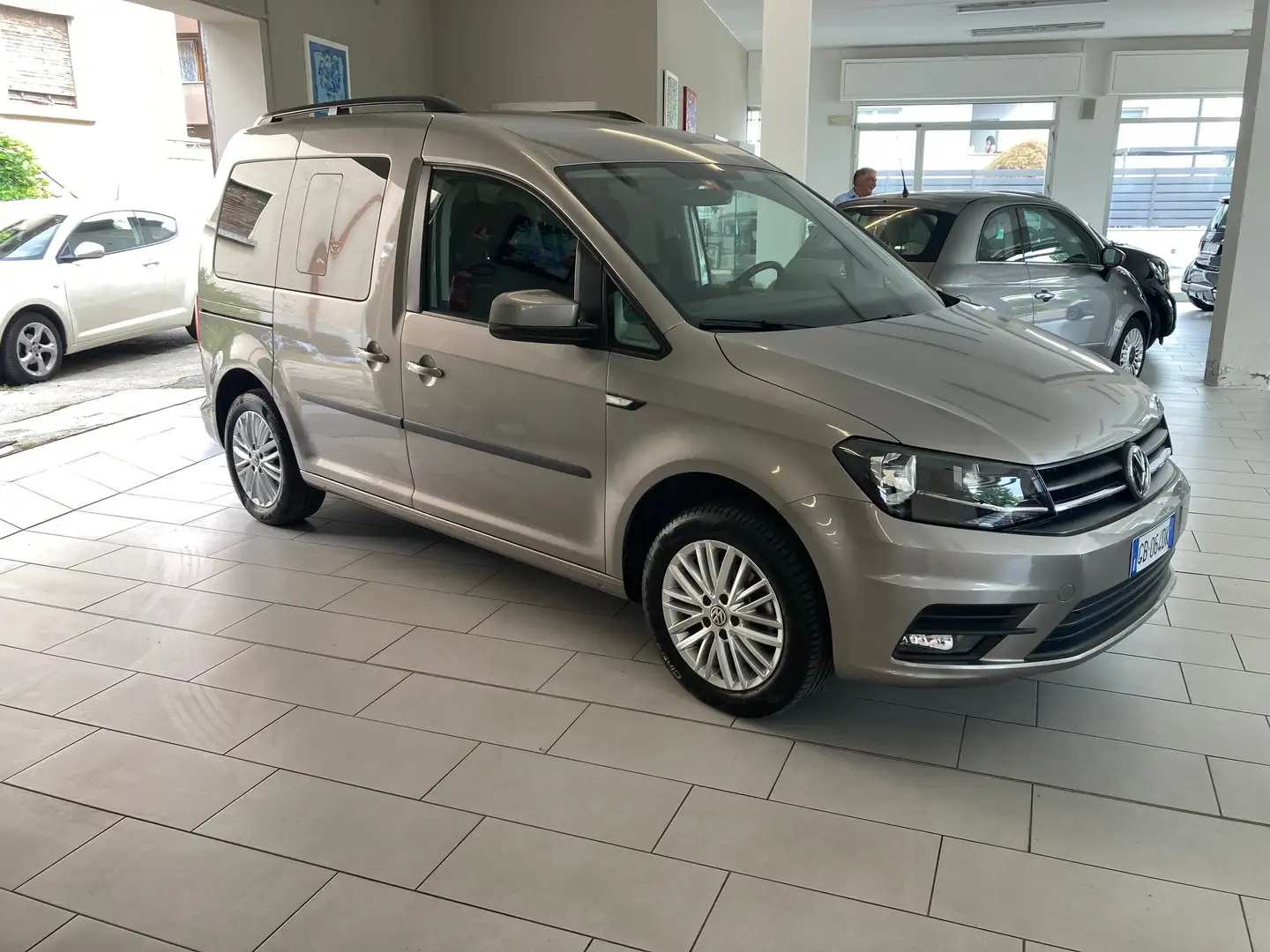 Volkswagen Caddy 2000 TDI CONFORTLINE SPACE DSG 102CV N1 Grau - 2