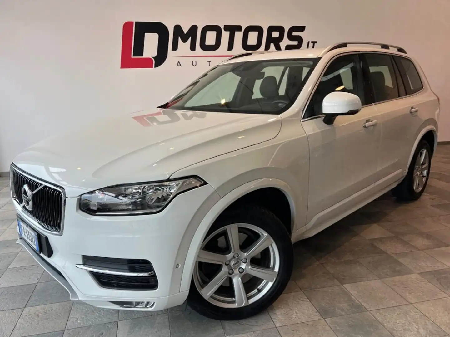 Volvo XC90 D5 AWD Geartronic Momentum Weiß - 1