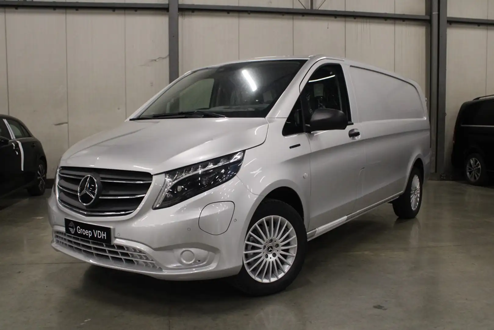 Mercedes-Benz Vito eVito Bestelwagen 66 kWh L3 Argent - 1