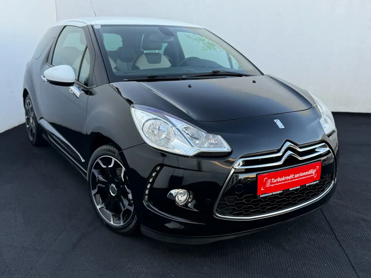 Citroen DS3 SportChic 1.6 e_HDI Airdream //1.BESITZ// Noir - 1