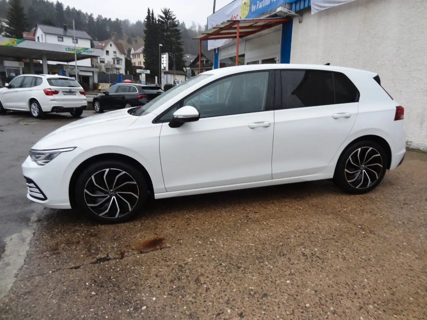 Volkswagen Golf VIII Lim. Life/DSG/Navi/AHK/LED/PDC/150PS/ Weiß - 2