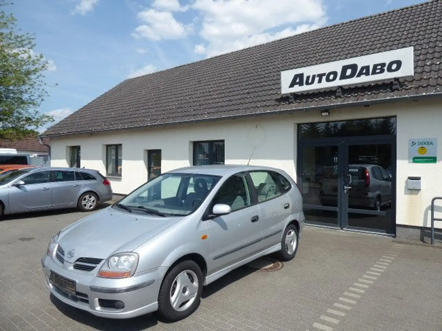 Nissan Almera Tino Argent - 1