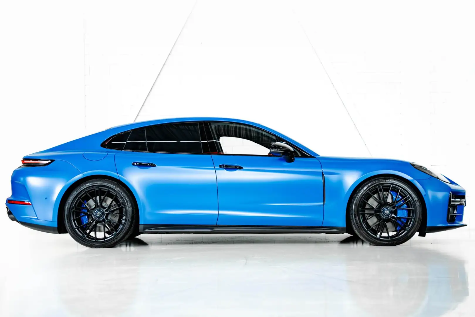 Porsche Panamera Turbo E-Hybrid | XPEL MAT | Akrapovic | Carbon | B Blau - 2