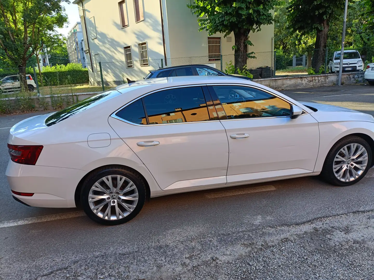Skoda Superb Superb III 2016 Berlina 2.0 tdi evoExecutive 150cv Bianco - 2