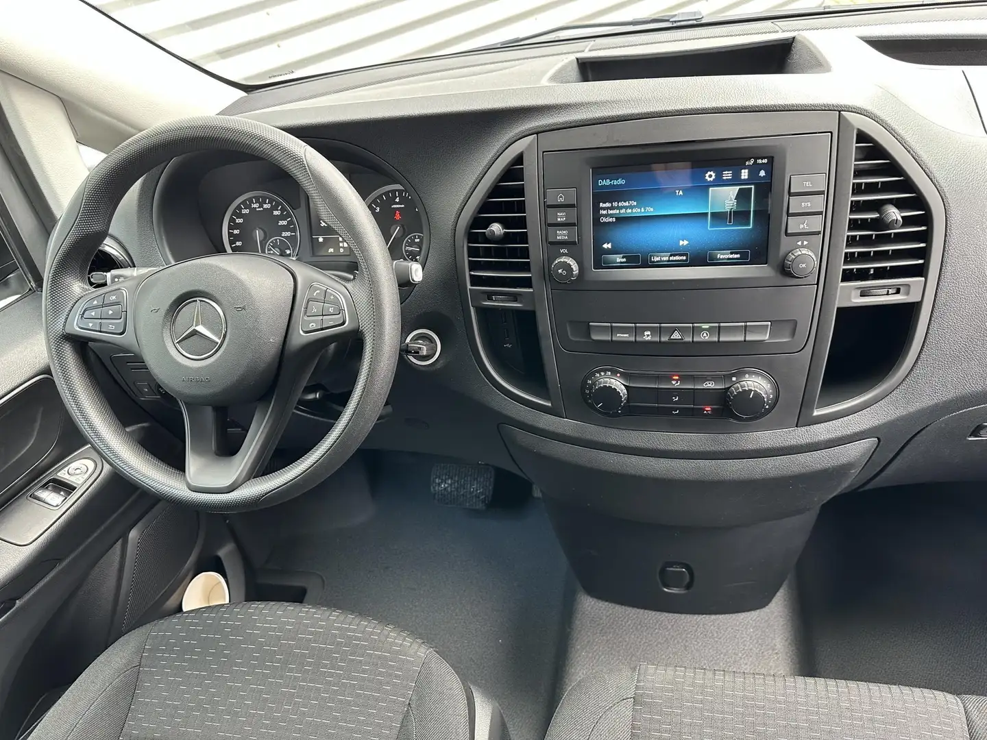Mercedes-Benz Vito 114 CDI L2 Automaat Airco NavigatieApple Carplay- Silber - 2