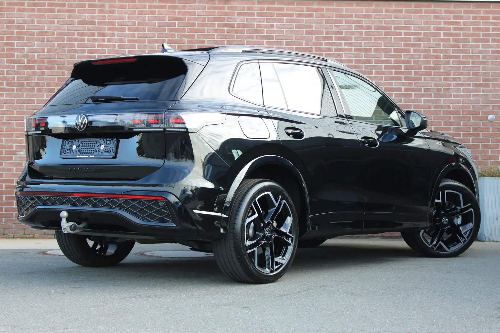 Volkswagen Tiguan 1.5 eHybrid 272PK R-Line Edition |PANO-DAK|TREKHAA Negro - 2