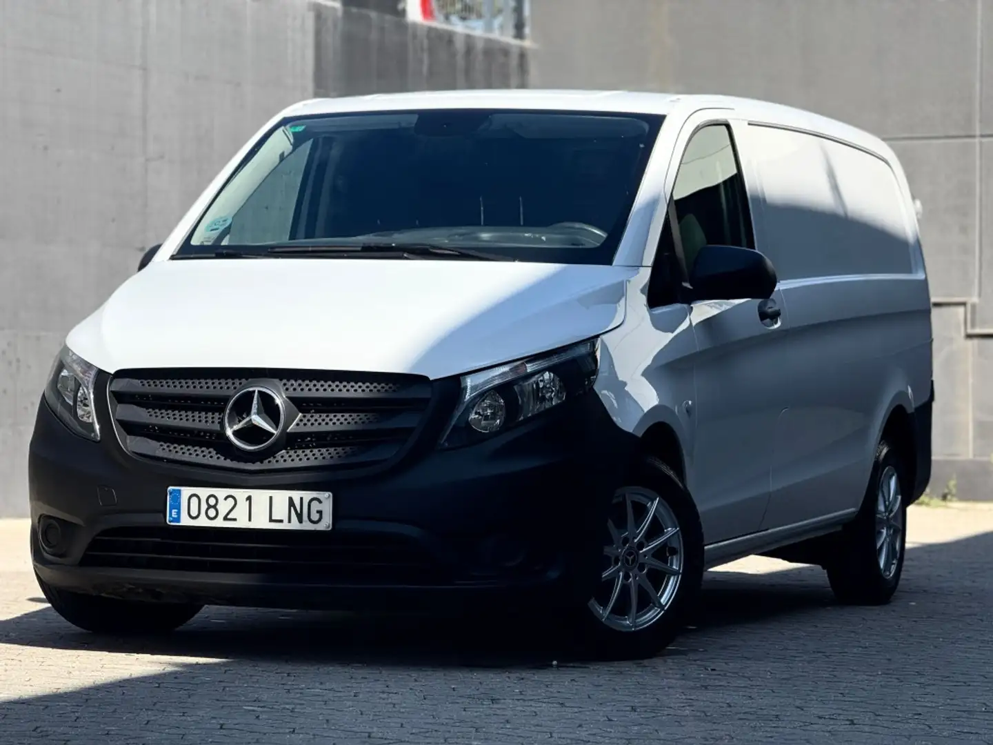 Mercedes-Benz Vito Furgón 110CDI tD Base Larga Blanc - 1