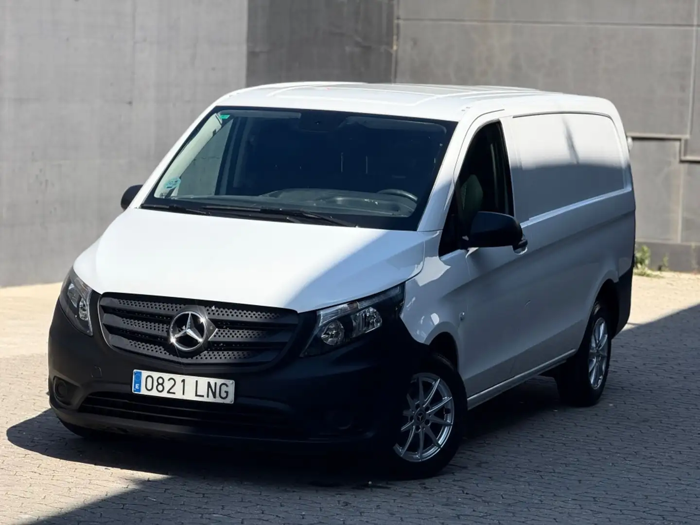 Mercedes-Benz Vito Furgón 110CDI tD Base Larga Blanc - 2