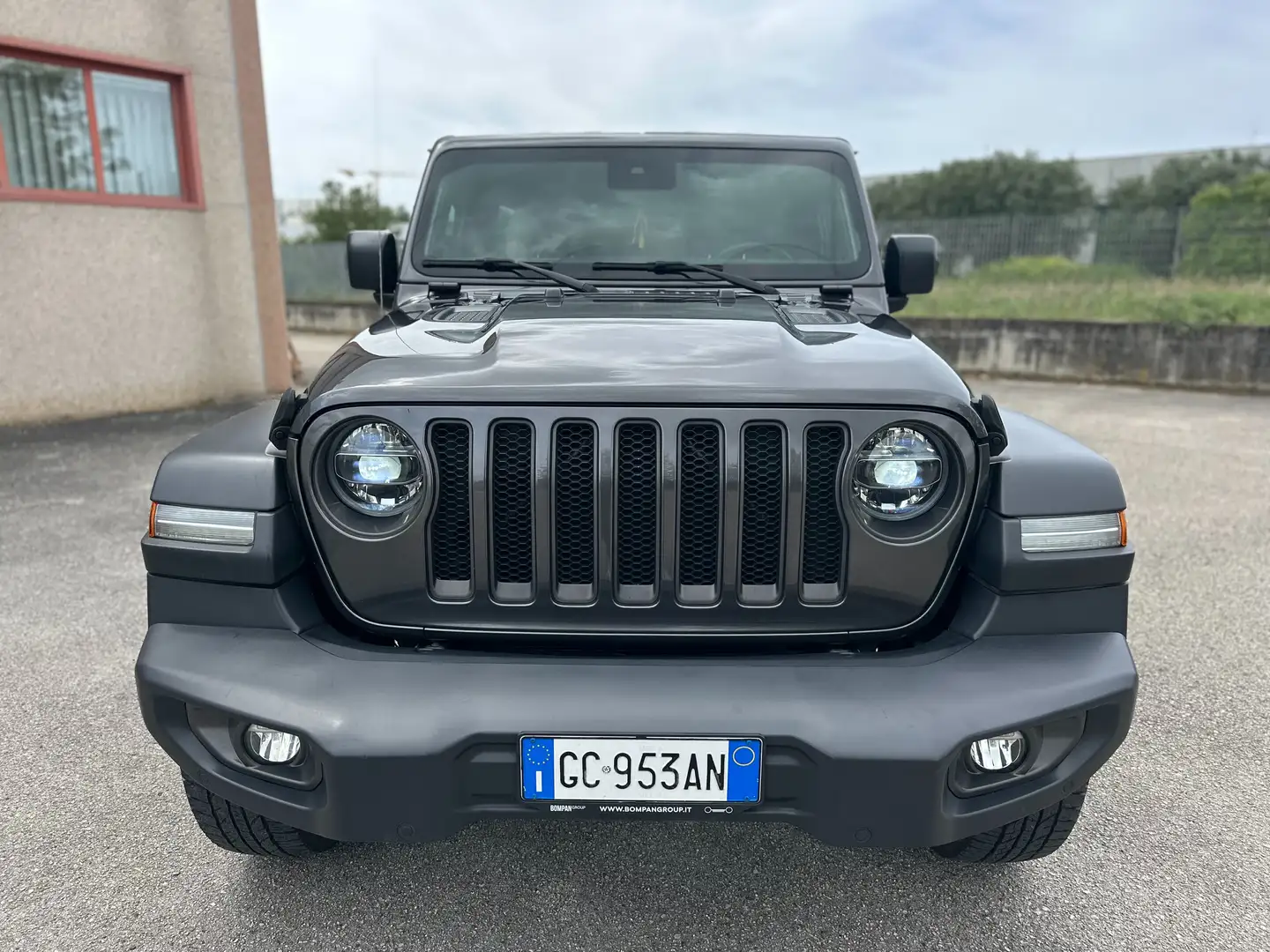 Jeep Wrangler UNLIMITED 2.0 TURBO RUBICON *VENDUTO* Grau - 2