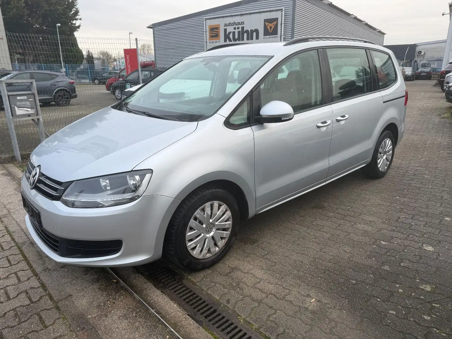 Volkswagen Sharan Trendline 2.0 TDI BlueMotion Technology Silber - 1