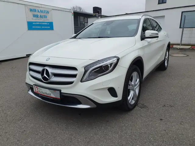 Mercedes-Benz GLA 200 GLA 200 d 4Matic *Automatik*Bi-Xenon*AHK*