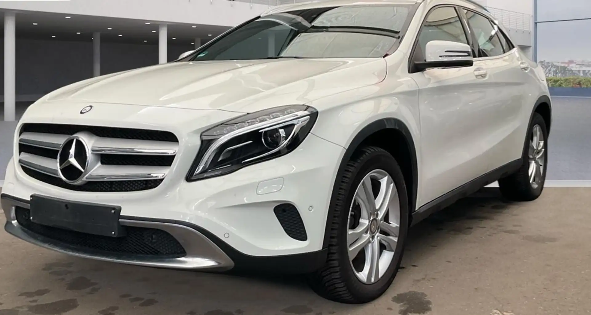Mercedes-Benz GLA 200 GLA 200 d 4Matic *Automatik*Bi-Xenon*AHK* Blanc - 2