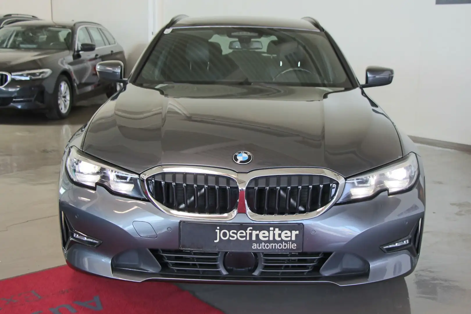 BMW 320 xd Touring Advantage Aut. Gris - 2