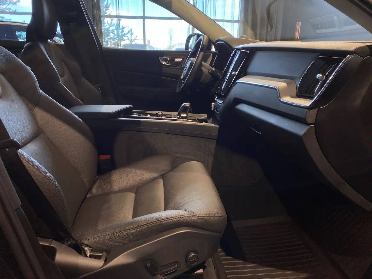 Volvo XC60 снимка Volvo XC60