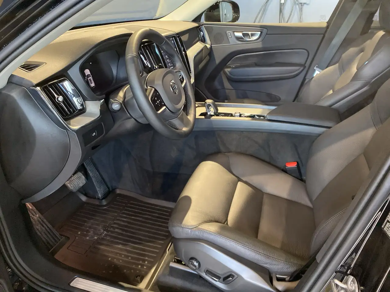 Volvo XC60 снимка Volvo XC60