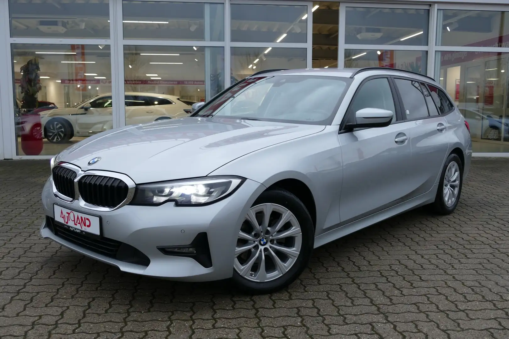 BMW 320 320d xDrive Advantage LED Navi Sitzheizung PDC Silber - 2