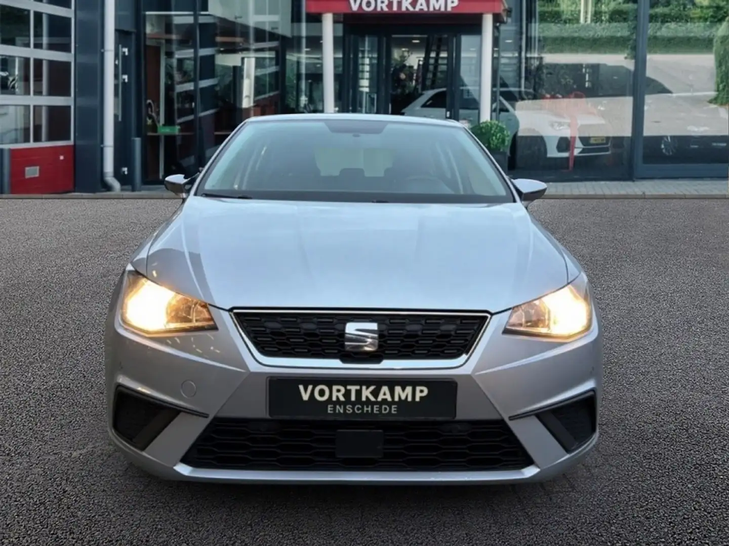 SEAT Ibiza 1.0 TSI STYLE CAMERA/NAVI/CARPLAY/CRUISE/STOELVERW Grijs - 2