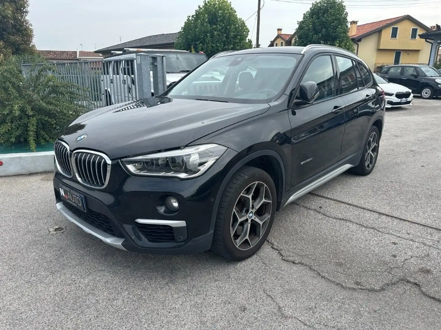 BMW X1 sDrive20d Schwarz - 1