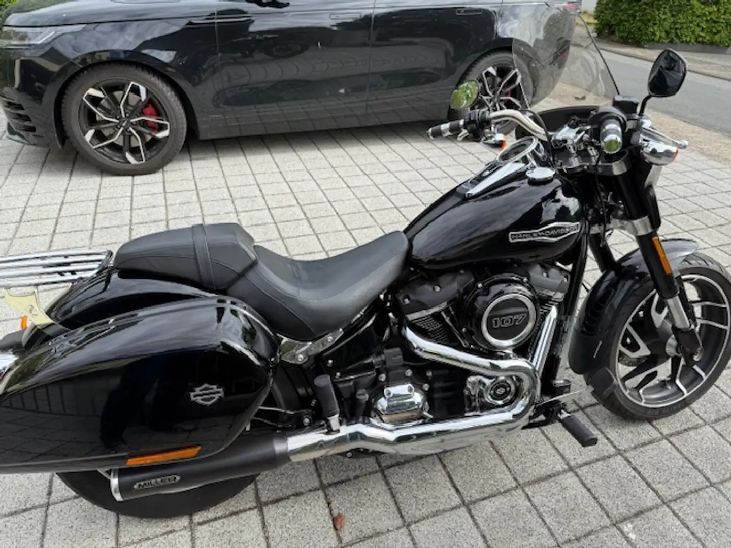 Harley-Davidson Sport Glide Sport Glide -  eine wie keine Andere Schwarz - 1