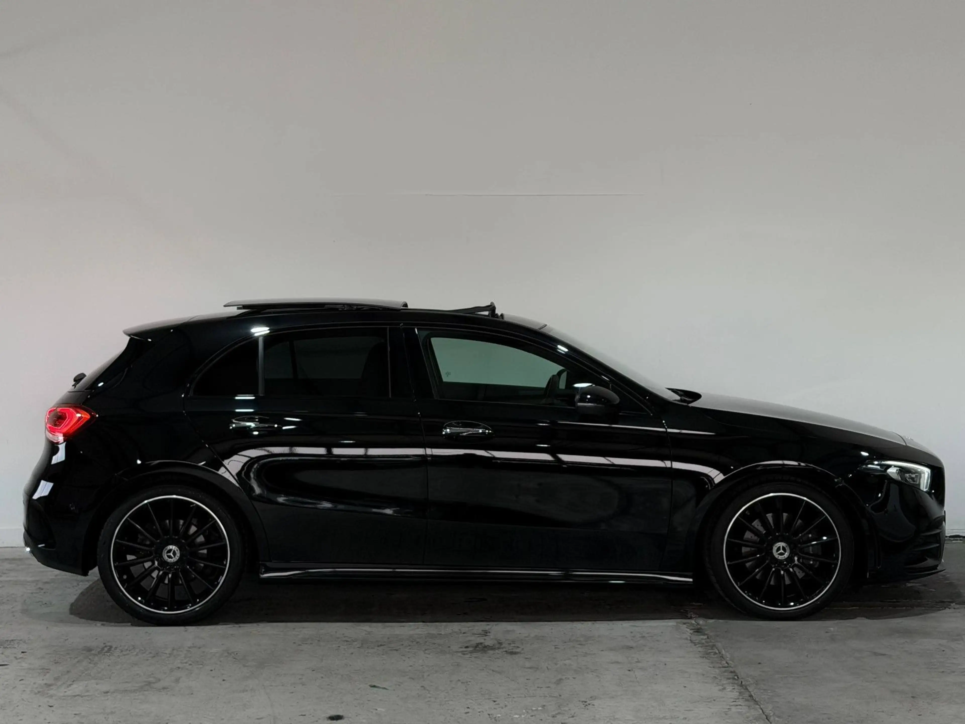 Mercedes-Benz A 220 A220d 4Matic*AMG*PANO*360°*MEMORY*NIGHT* — photo 4