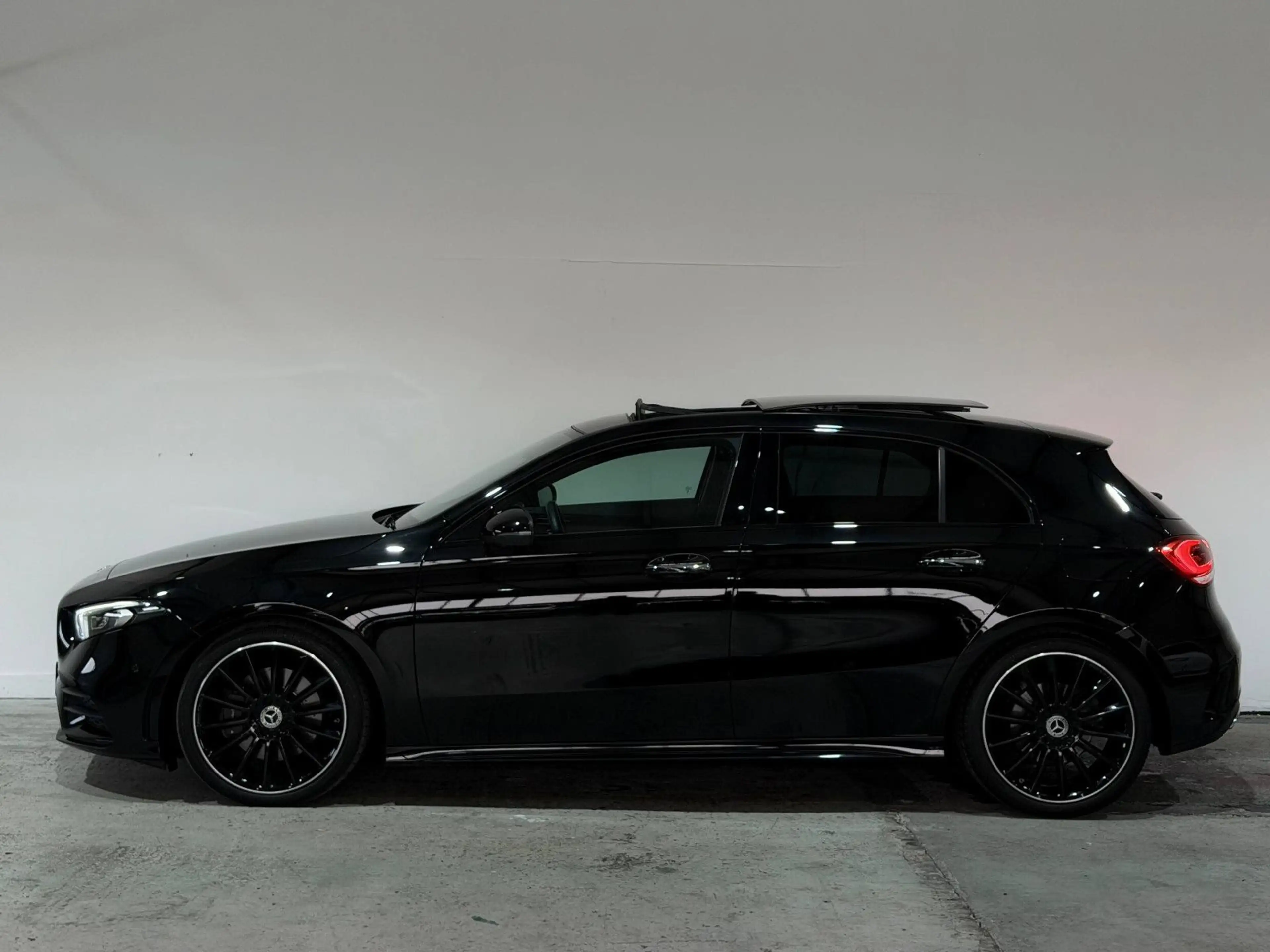 Mercedes-Benz A 220 A220d 4Matic*AMG*PANO*360°*MEMORY*NIGHT* — photo 8