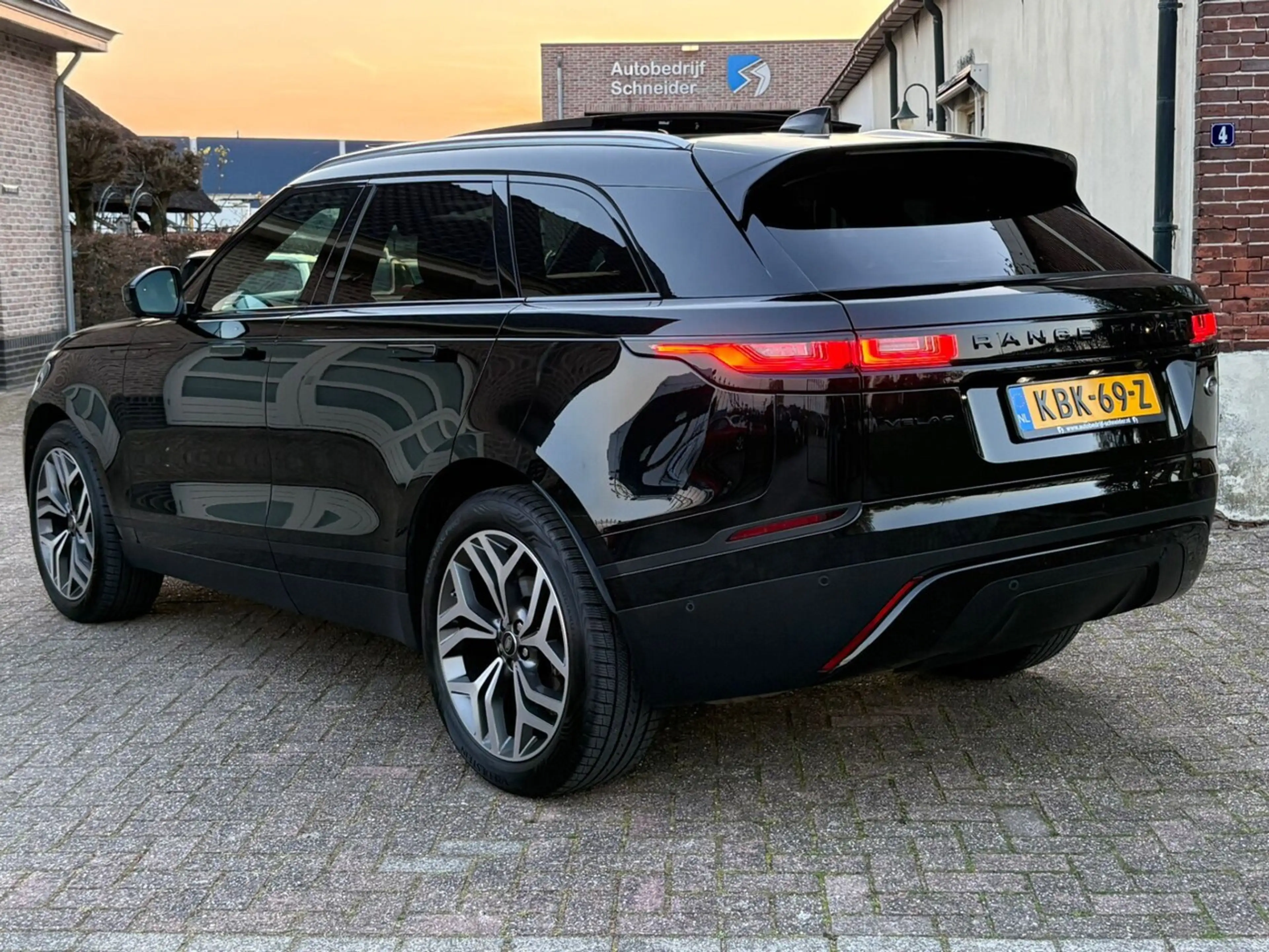 Land Rover Range Rover Velar 3.0 D275 AWD R-Dynamic HSE — photo 15