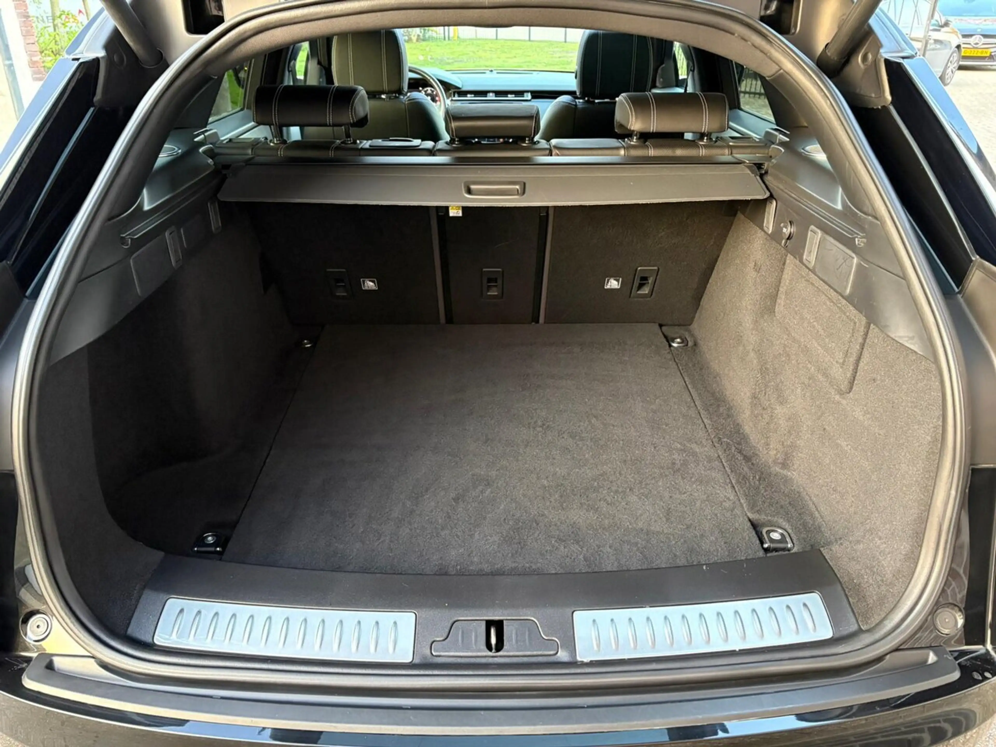 Land Rover Range Rover Velar 3.0 D275 AWD R-Dynamic HSE — photo 8