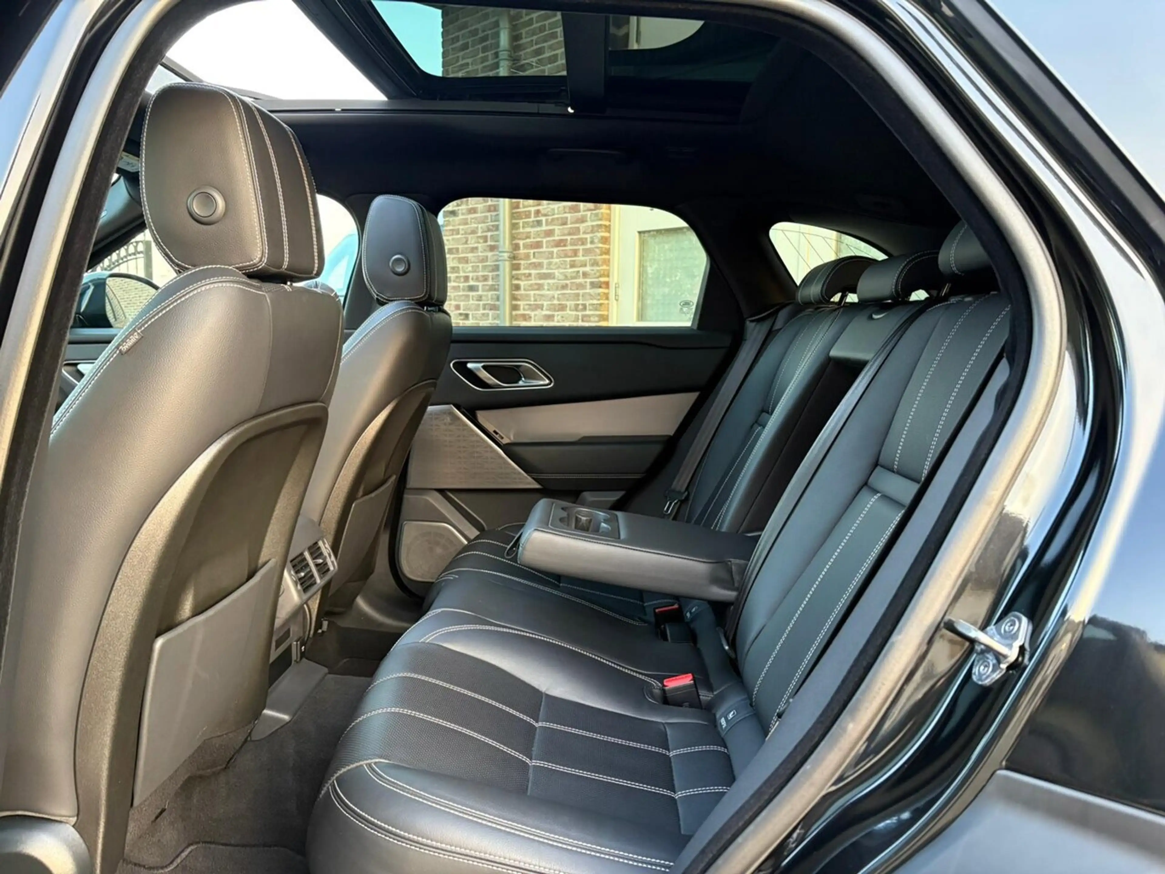 Land Rover Range Rover Velar 3.0 D275 AWD R-Dynamic HSE — photo 7