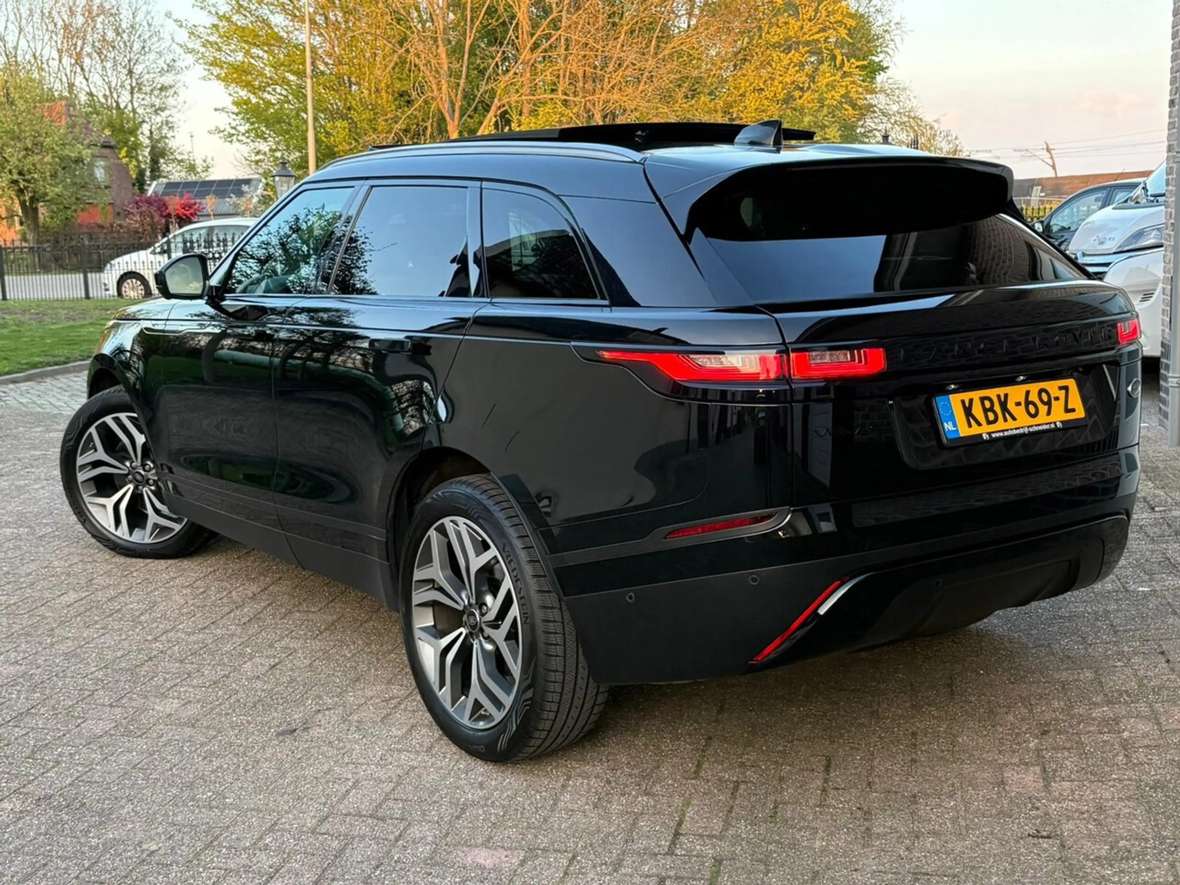 Land Rover Range Rover Velar 3.0 D275 AWD R-Dynamic HSE — photo 4