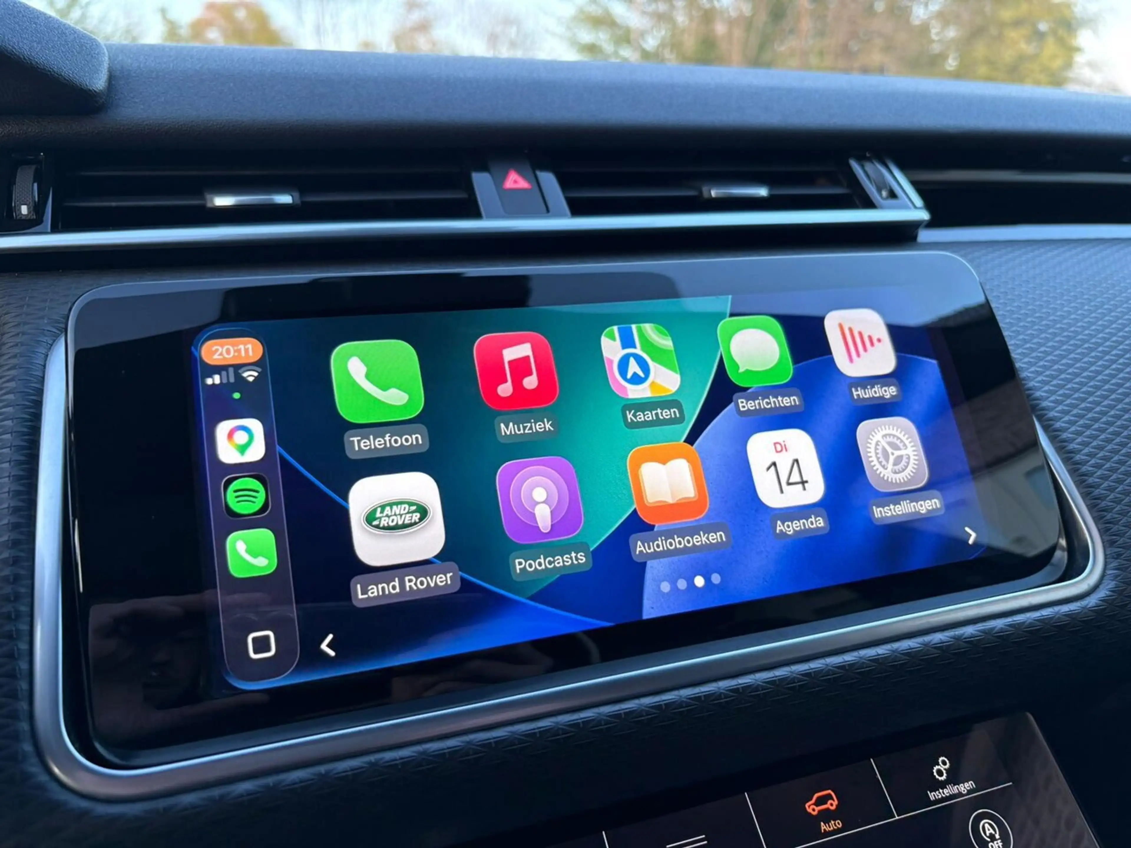 Land Rover Range Rover Velar 3.0 D275 AWD R-Dynamic HSE — photo 24