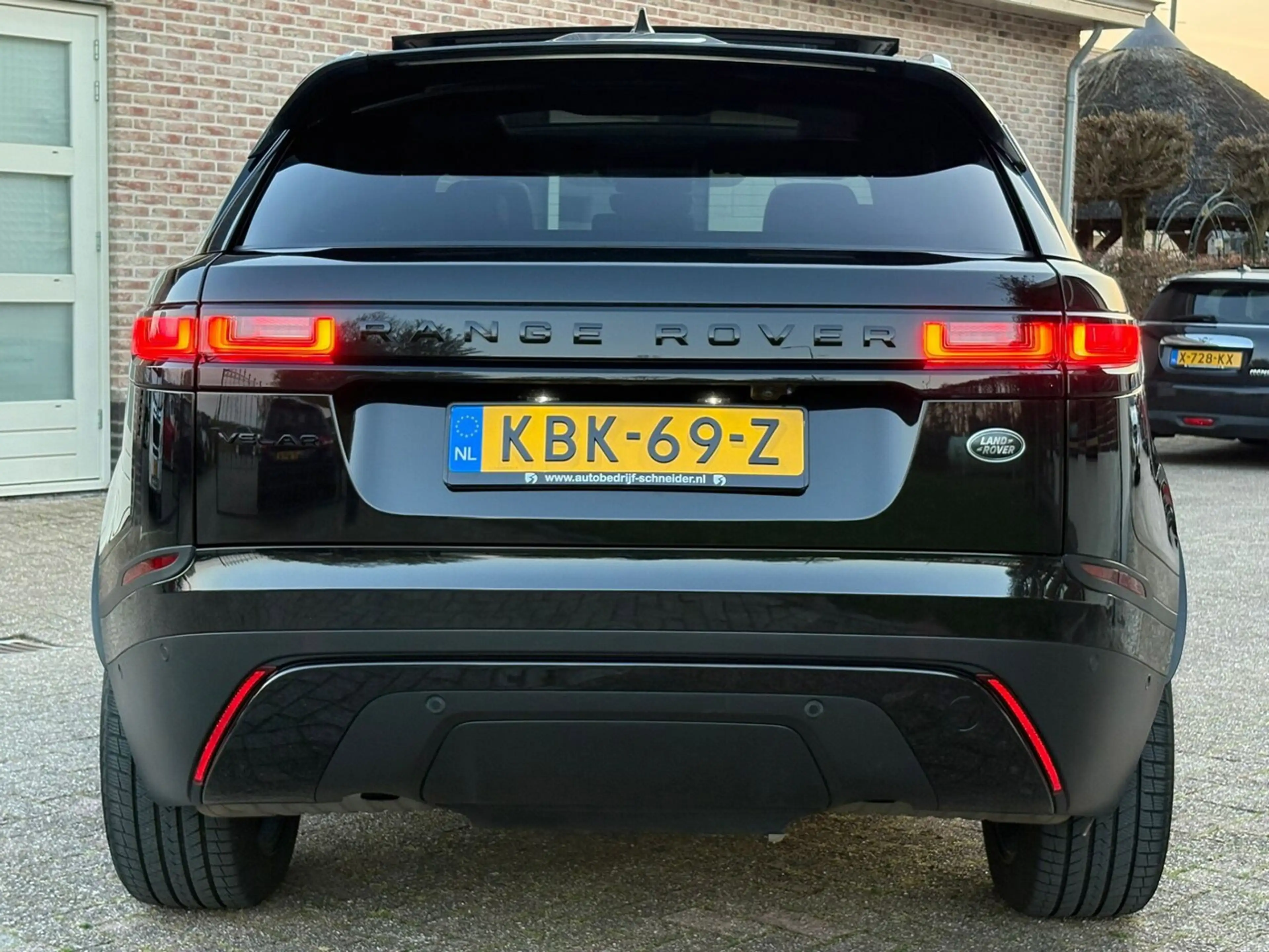 Land Rover Range Rover Velar 3.0 D275 AWD R-Dynamic HSE — photo 18